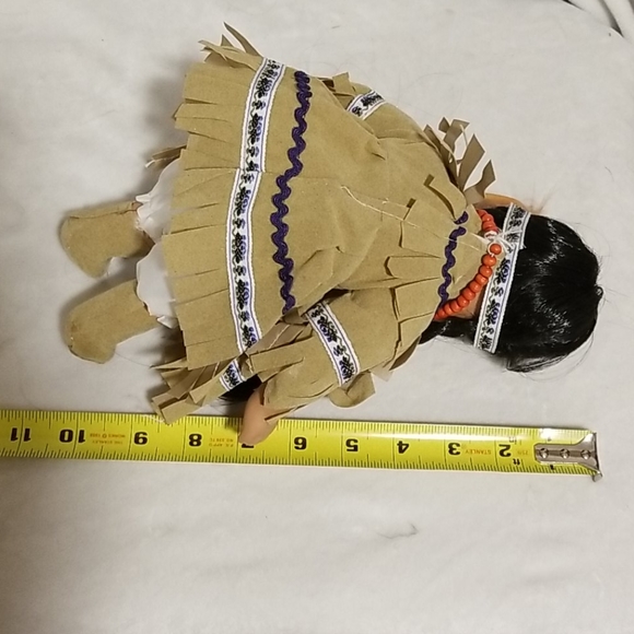 Goldenvale Native American Doll "Aileen" - Picture 6 of 12